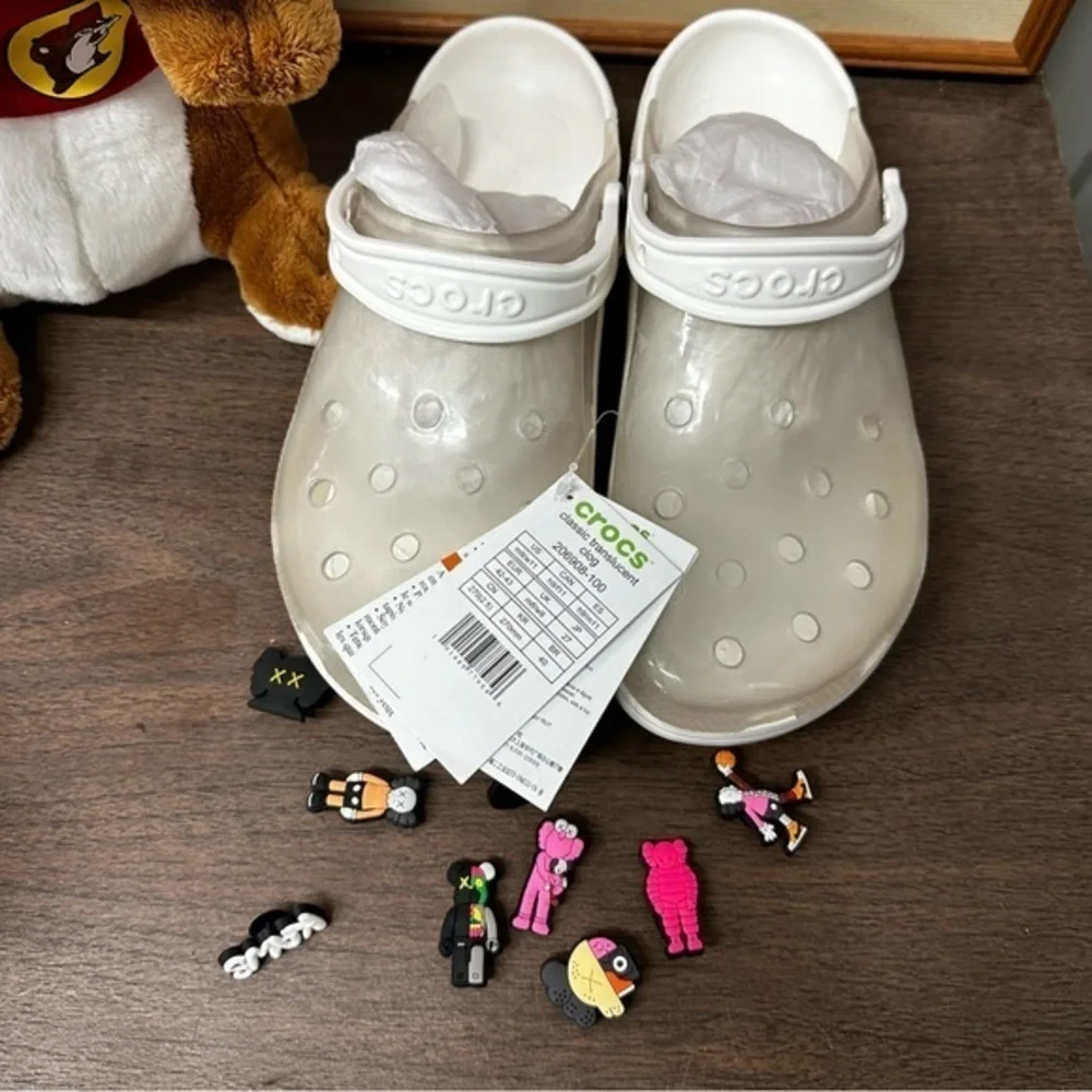 CROCS w/KAWS Jibbitz NWT sz 9 clear top clogs